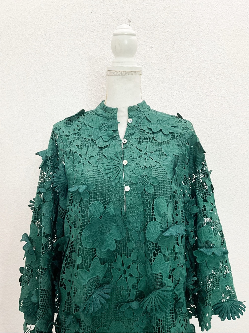J. marie Emerald Floral Lace Long Sleeve Shift Dress Size Small - Picture 3 of 10
